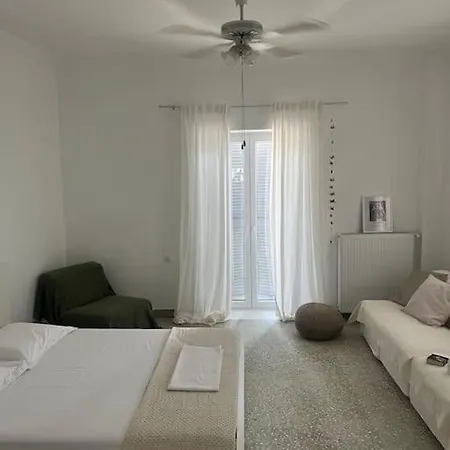 Cozy, Spacious, Newly Renovated Flat In Adamas Exterior photo