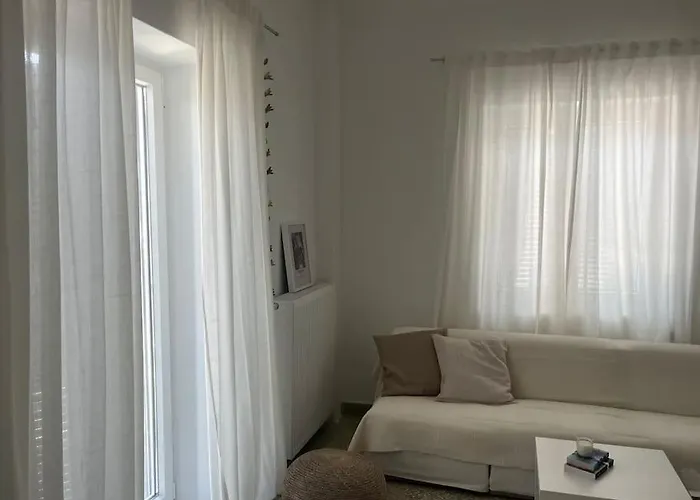 Cozy, Spacious, Newly Renovated Flat In Adamas
